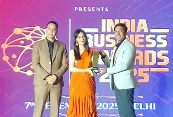 महालक्ष्मी विकास बैंक अन्तर्राष्ट्रिय अवार्डबाट सम्मानित