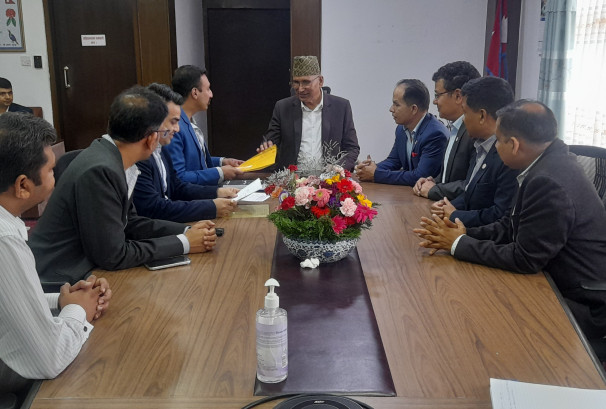 अटोमोवाइल क्षेत्रमा देखा परेका समस्याबारे अर्थमन्त्रीसँग नाडाले गर्‍यो छलफल