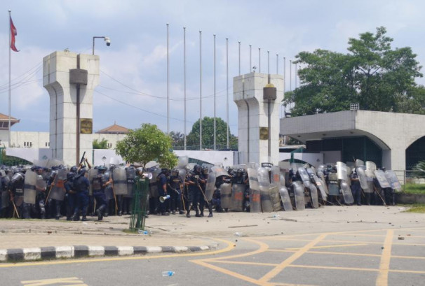 सामाजिक सञ्जाल प्रतिबन्धविरुद्ध प्रदर्शन चर्कियो, शीतलनिवास, लैनचौर र सिंहदरबार आसपासका क्षेत्रमा पनि कर्फ्यु