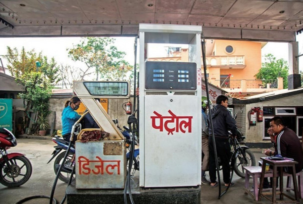 पेट्रोलियम पदार्थको मूल्य घट्यो, प्रतिलिटर कति ?
