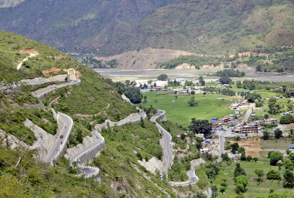 बीपी राजमार्गमा १० बजेपछि आवागमन बन्द, पृथ्वी राजमार्ग पनि प्रभावित