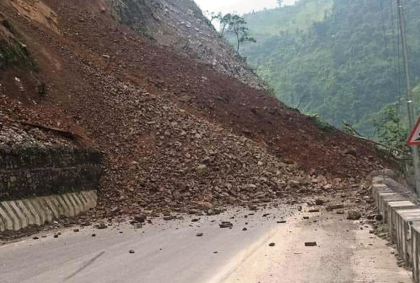 अबिरल वर्षाका कारण कहाँ-कहाँको राजमार्ग अवरुद्ध छन् ?(सूचिसहित)