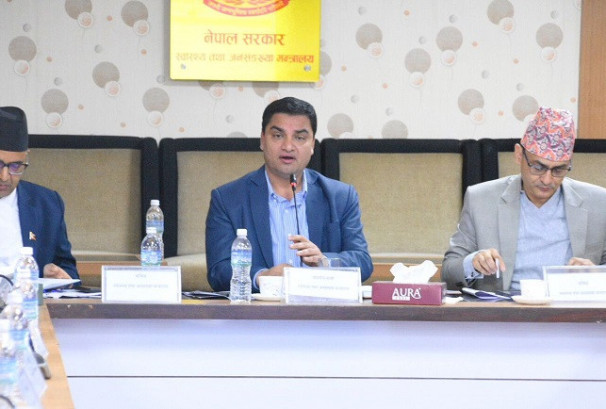 पूँजीगत खर्च बढ्न नसकेकोमा कर्मचारीसँग स्वास्थ्यमन्त्री असन्तुष्ट, ‘समस्या भए ल्याउनुस्, समाधान गर्छु’