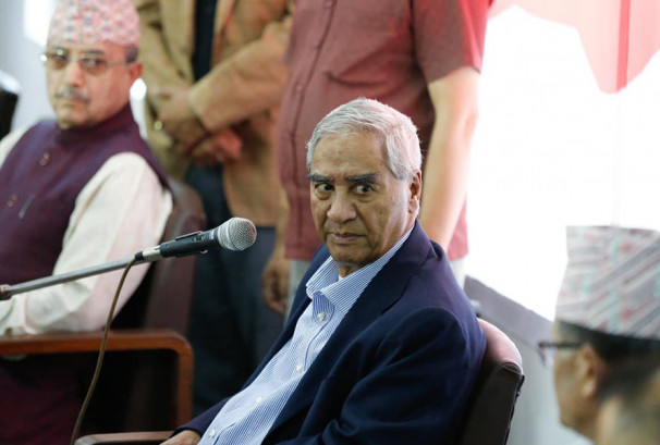 कार्यवाहक सभापति पूर्णबहादुरको रबाफले कांग्रेस कार्यालयमा तनाव, विशेष महाधिवेशनको मागले नाराबाजी