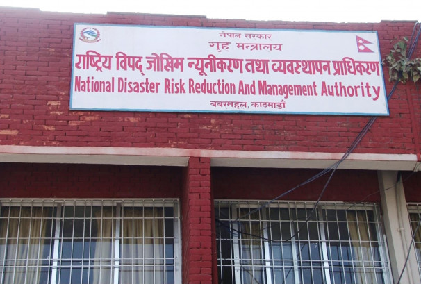 सवारी साधनलाई २० गतेसम्म काठमाण्डौ उपत्यका भित्रिन र बाहिरिन प्रतिबन्ध