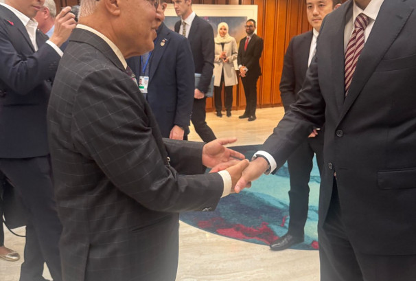 अर्थमन्त्री खनालद्वारा सिंगापुरका राष्ट्रपति शनमुगारात्नमसँग शिष्टाचार भेट: के भयो कुराकानी ?