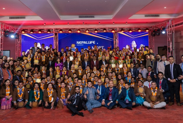 नेपाल लाइफको एमडीआरटी अचिभर्स अवार्ड सम्पन्न