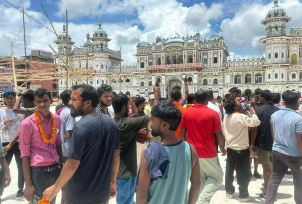 जानकी मन्दिरमा हर्क साम्पाङका कार्यकर्ता र हिन्दु सम्राट सेनाबीच तनाव