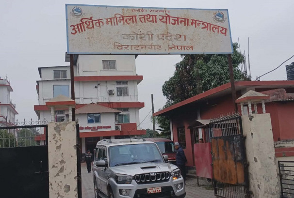 केन्द्रको निर्देशनलाई बेवास्ता गर्दै कोसी प्रदेशको जबरजस्तीः स्वकीय सचिवको तलब फुकुवा