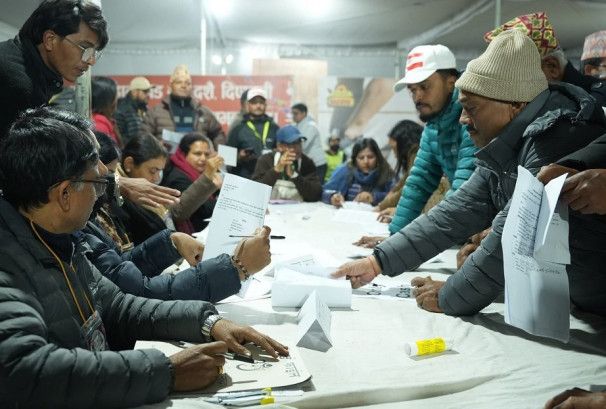 नेपाली कांग्रेस फूटको संघारमा: देउवाको आग्रह बेवास्ता गर्दै थापा-शर्मा अघि बढे