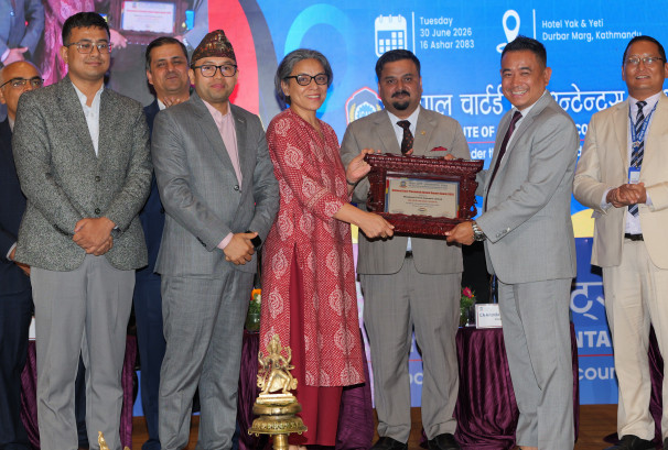 आइक्यानको राष्ट्रिय वित्तीय प्रतिवेदन अवार्ड : नबिल उत्कृष्ट बैंक, नेपाल लाइफ र शिखर पनि स्वर्ण विजेता
