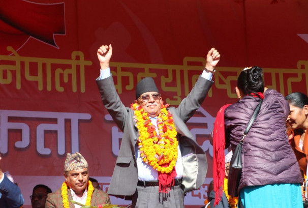 लमहीमा प्रचण्डको कटाक्ष : “सत्ता जितेर पनि हेलिकप्टर चढेर उम्किनुपर्ने अवस्था देखियो”