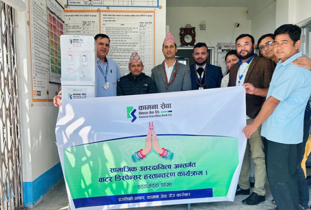 कामना सेवा विकास बैकद्वारा आधारभूत स्वास्थ्य केन्द्रलाई वाटर डिस्पेन्सर हस्तान्तरण