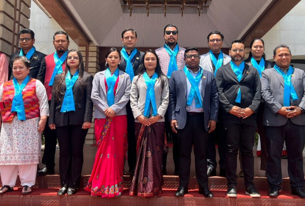 राजीनामा दिएका सांसदलाई रातो पासपोर्ट र परिचयपत्र तुरुन्त बुझाउन रास्वपाको उर्दी