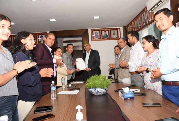 सबै क्षेत्रको मनोबल टुटेको पाएँ,धैर्यको बाँध फुटिसकेको पाएँ: अर्थमन्त्री पौडेल
