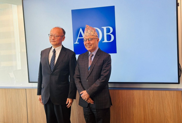 अर्थमन्त्री खनाल र एसियाली विकास बैंकका अध्यक्ष कान्दाबीच भेटवार्ता