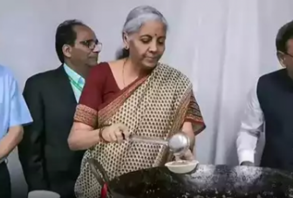 भारतमा आर्थिक वर्ष २०२४ को बजेट आउदै, मोबाइल इमेल र इन्टरनेट सबै बन्द, अर्थ मन्त्रालयमा लाग्यो लकडाउन