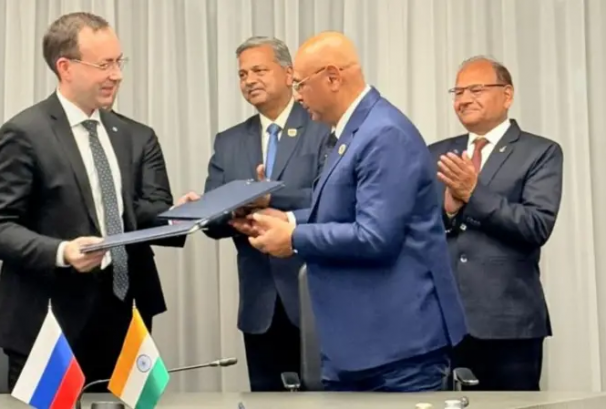 अब भारतमै बन्ने भयो यात्रुवाहक विमान, रुसी कम्पनीसँग सम्झौता