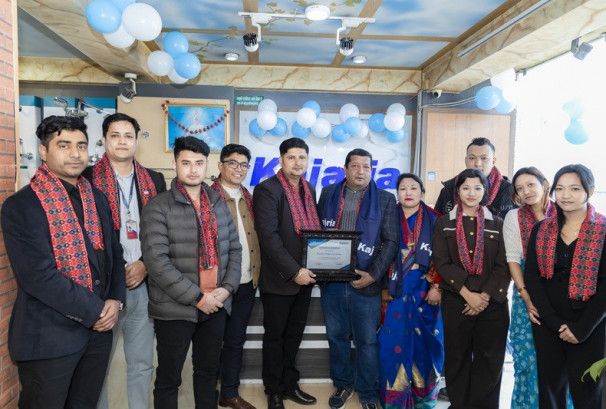 बनेपामा कजारियाको नयाँ विशेष शोरूम उद्घाटन