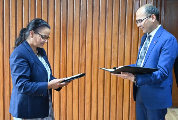 नेपाल पुनर्बीमा कम्पनीका नवनियुक्त अध्यक्ष लम्सालद्वारा शपथ ग्रहण