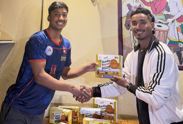 अन्तर्राष्ट्रिय मञ्चमा रुबिनको साथमा आर्क्स फुड र क्रिकेटर सोमपाल कामी