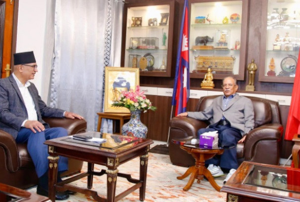आगामी आवको बजेटबारे अर्थमन्त्रीले गरे प्रचण्डसँग छलफल
