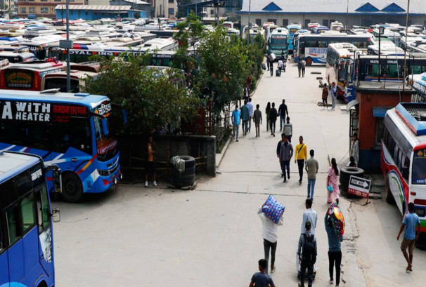 सार्वजनिक सवारीसाधनको भाडा बढाउन यातायात व्यवसायीको माग, सम्बोधन नभए आफुखुशी वृद्धि गर्ने चेतावनी