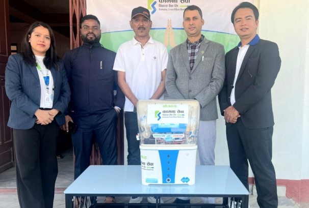 कामना सेवा विकास बैंकद्वारा स्वास्थ्य केन्द्रहरुमा वाटर प्यूरिफायर तथा डिस्पेन्सर सहयोग