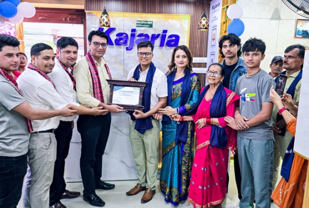 चितवनको रत्ननगरमा कजारिया रमेश टायल्सको नयाँ शोरुम उद्घाटन