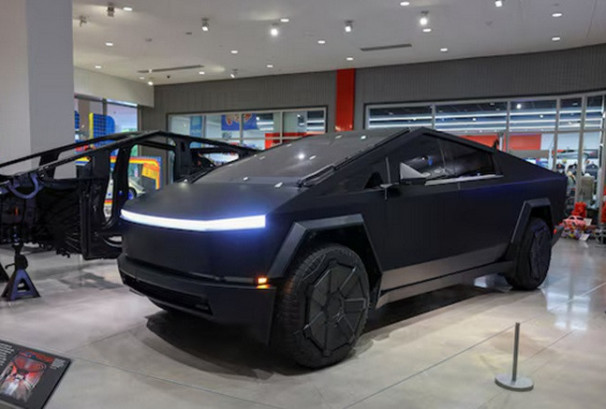 साइबरट्रकको नयाँ सस्तो भेरियन्ट सार्वजनिक, माग बढाउन साइबरबिस्टको मूल्यमा कटौती