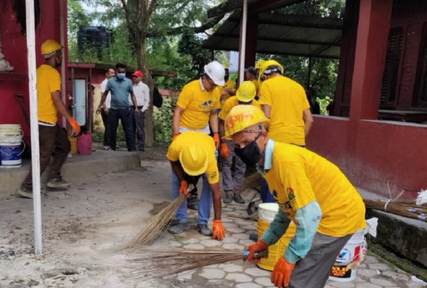 घोराही सिमेन्टद्वारा मालपोत कार्यालयमा सरसफाइ र रङरोगन