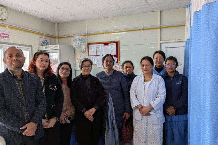 रमेश गुप्ता मेमोरियल ट्रस्टद्वारा महालक्ष्मी विकास बैंकसँगको सहकार्यमा भक्तपुर क्यान्सर अस्पताललाई विद्युतीय आईसीयू बेड प्रदान