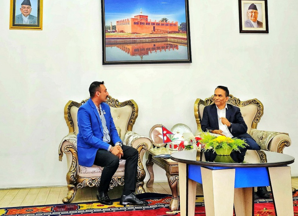 गभर्नर डा. पौडेल र नाडाका अध्यक्ष चौधरीबीच भेटवार्ता