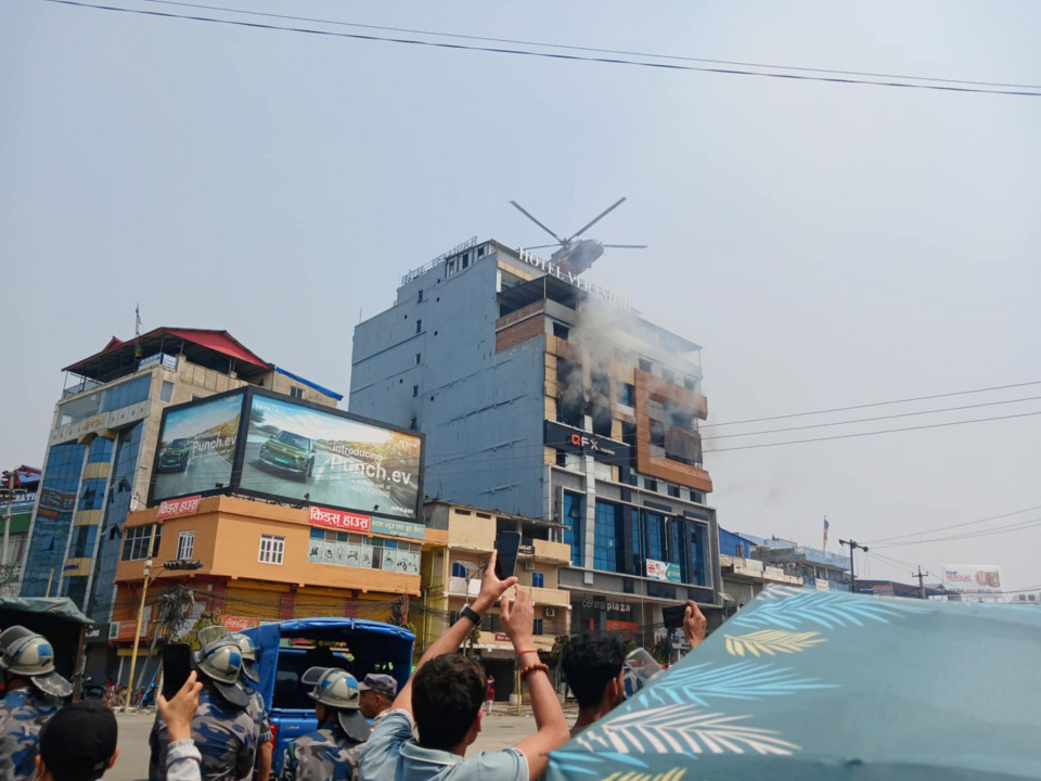 इटहरीको सेन्ट्रल प्लाजामा भीषण आगलागी, ११ जनाको उद्धार