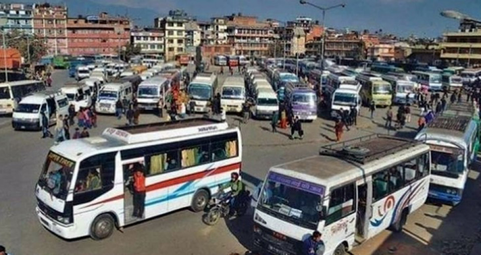 सार्वजनिक सवारीमा बढी यात्रु बोक्ने र नियम उल्लंघन गर्नेलाई कडाई गर्दै सरकार, रु.२० हजारसम्मको जरिवाना