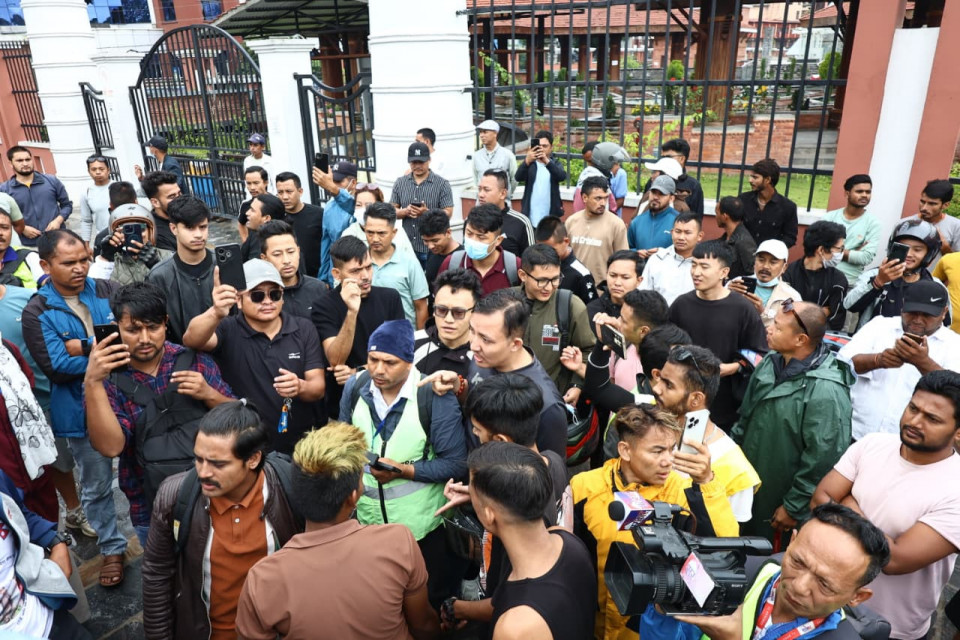 'सुशीला कार्कीलाई हुँदैन' भन्ने समूहलाई सेनाले हटायो, जंगीअड्डा आसपास प्रवेश निषेध