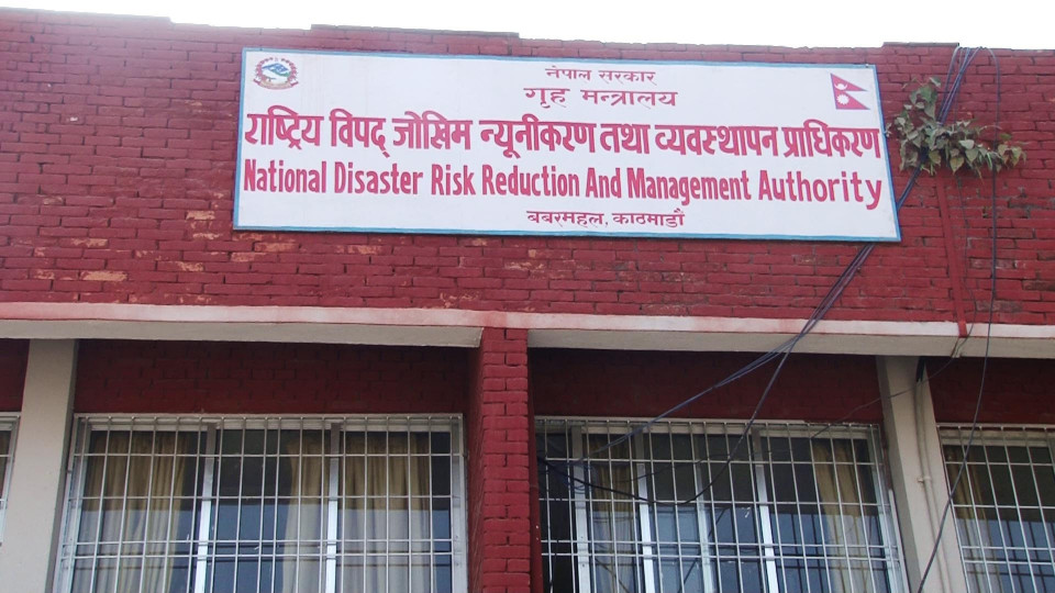 सवारी साधनलाई २० गतेसम्म काठमाण्डौ उपत्यका भित्रिन र बाहिरिन प्रतिबन्ध