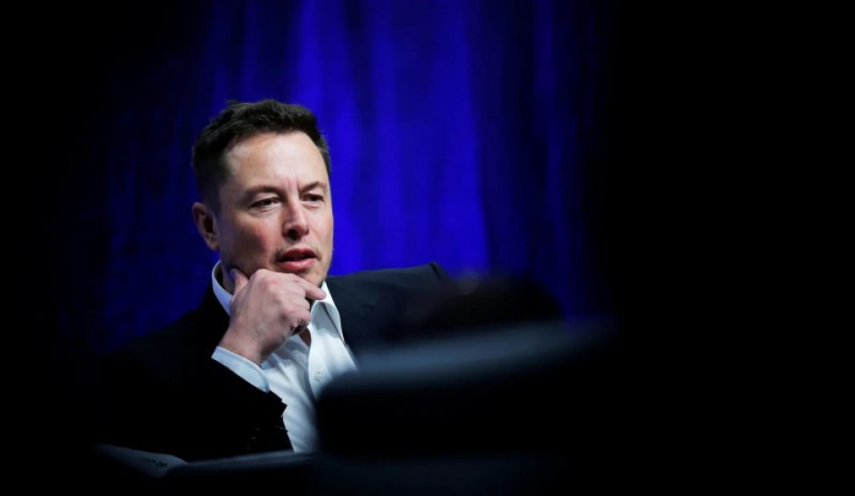 एलन मस्ककोे सिंहासन ढल्नसक्ने, लैरी एलिसनले गर्दैछन् चमात्कार !