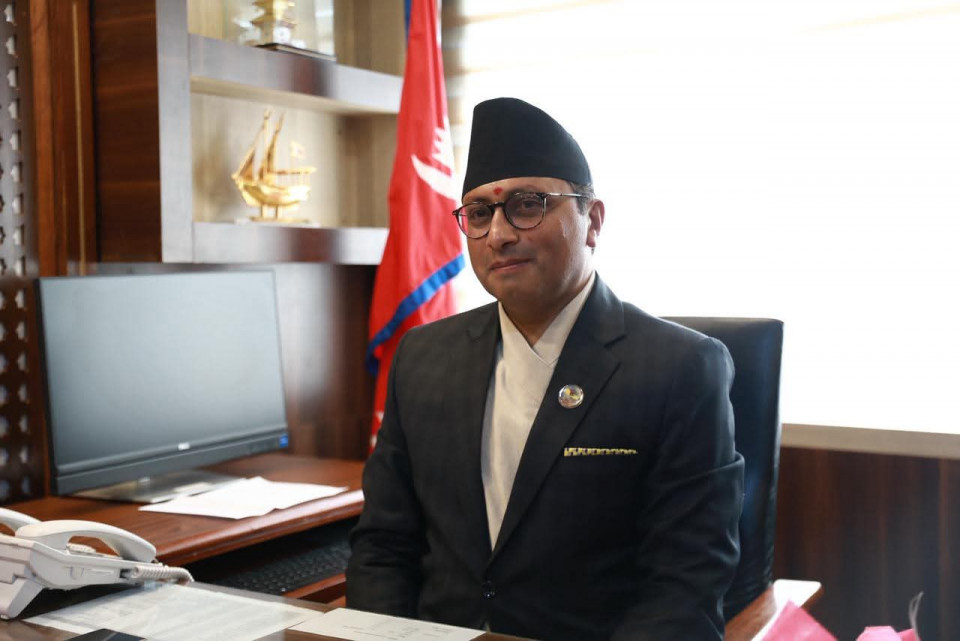 व्यवसायी आतङ्कित भइरहेको बेला अर्थमन्त्रीको कडा अडान: "उद्योगको नाममा अपराध गर्नेलाई छाडिन्न"