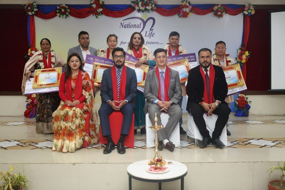 नेशनल लाईफद्वारा मधेश प्रदेशका अभिकर्ताहरु सम्मानित