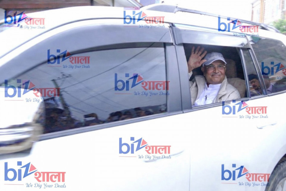 पक्राउ गरिएको ओली र लेखकलाई कहाँ राखिएको छ ?