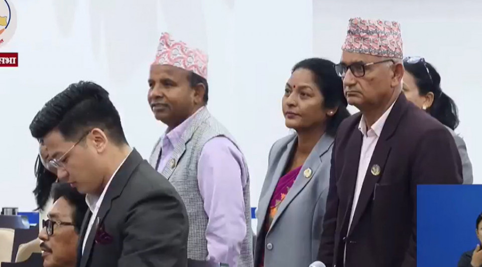संसदमा फेरि तनाव : बैठक शुरु हुनासाथ विपक्षीको अवरोध, ‘तमासा’ टिप्पणीले तात्यो संसद, रेकर्ड हटाउन माग