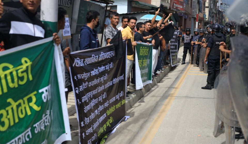 नागढुंगा सुरुङमार्ग क्षेत्रमा स्थानीयको विरोध प्रदर्शन