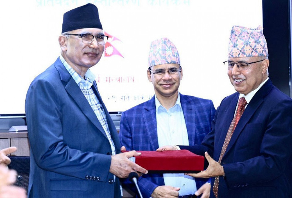 उच्चस्तरीय आर्थिक सुझाव आयोगले सरकारलाई बुझायो अन्तिम प्रतिवेदन, कस्ता विषय समेटिए ?