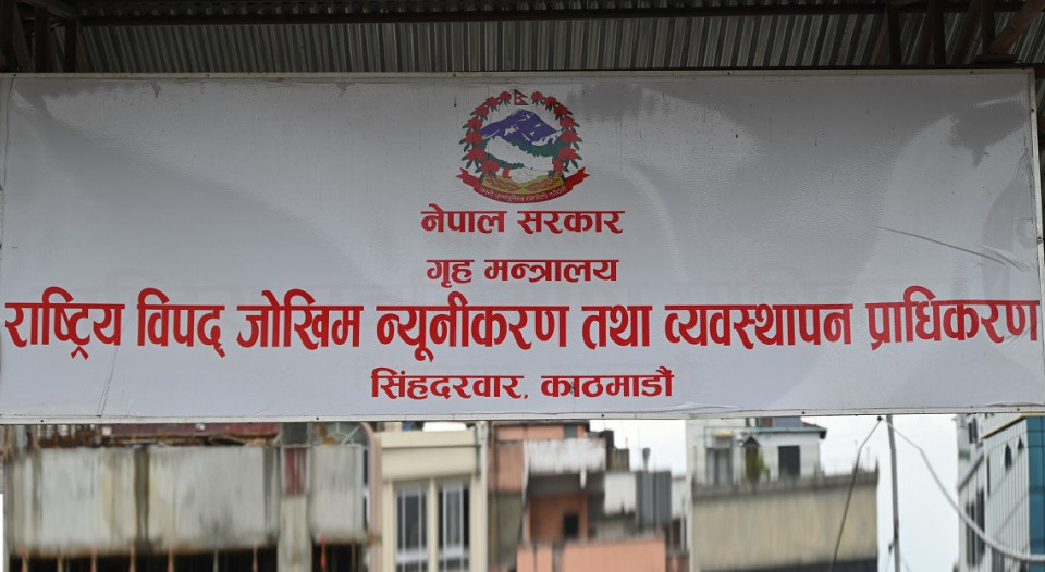 बाढीपहिरोमा ज्यान गुमाएका परिवारलाई प्रतिव्यक्ति २ लाखका दरले राहात, जोखिमयुक्त सडकमा रातको समय गाडी चलाउन अनिश्चितकालीन रोक