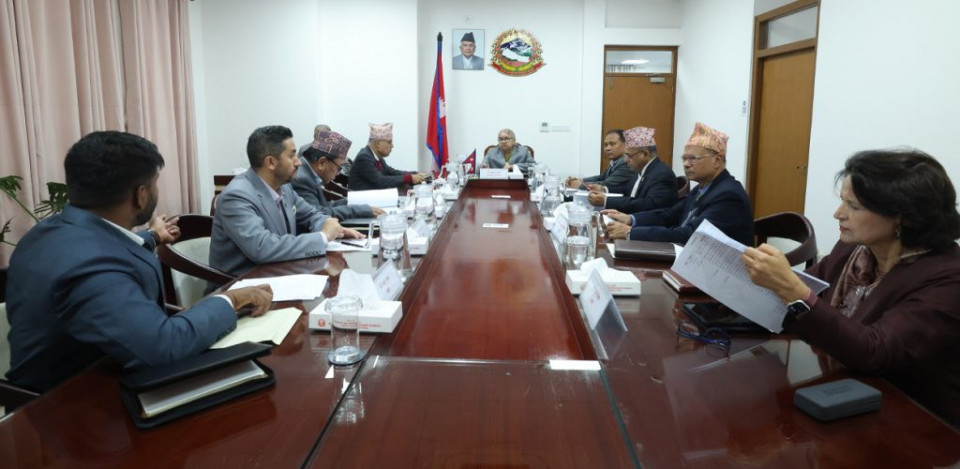 नगद कारोबारमा सरकारको कडाई: रु ५ लाखभन्दा बढीको कारोबार अब बैंकबाट मात्रै