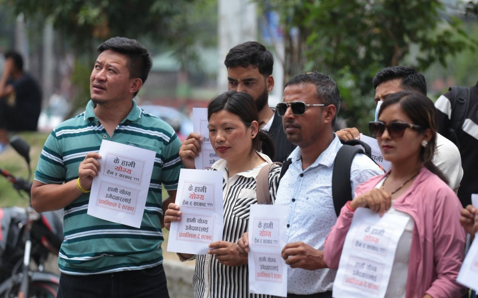 माइतीघरमा इजरायल रोजगारी पीडित युवाको प्रदर्शन, प्रक्रिया छिटो टुंग्याउन माग