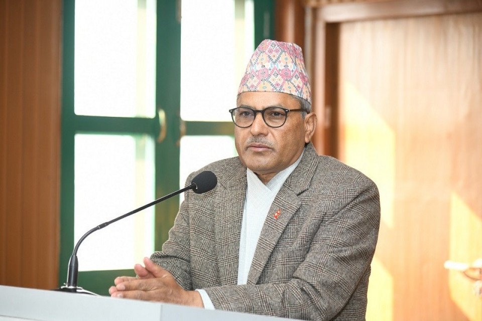 वित्तीय क्षेत्रको संवेदनशीलता बुझेर अघि बढ्न आवश्यक छः गभर्नर अधिकारी