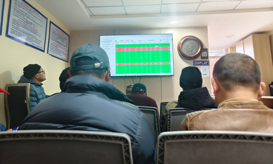 ग्राउण्ड जिरोः लगानीकर्तामा चुनावी बहससँगै हाइड्रोको चर्चा, भन्छन्–‘अर्काको कुरा सुनेर लगानी गर्दा ठूलो घाटा व्यहोर्यौं’