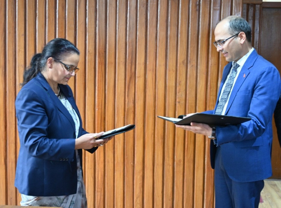 नेपाल पुनर्बीमा कम्पनीका नवनियुक्त अध्यक्ष लम्सालद्वारा शपथ ग्रहण